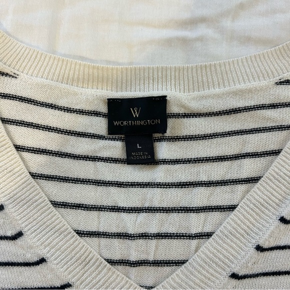 Black and’s White Striped Worthington Sweater - Picture 2 of 5